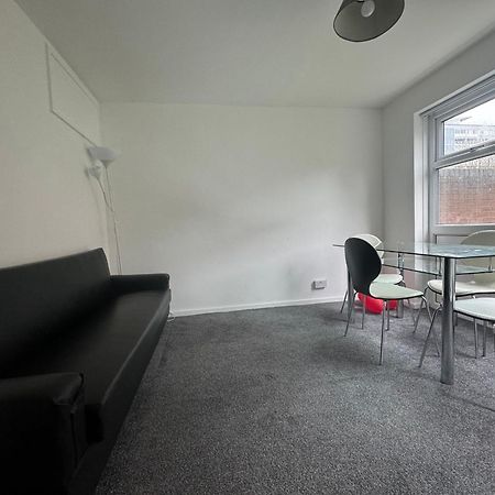 Homestays-Close To Coventry City And University I Free Parking I Wi-Fi Exterior photo