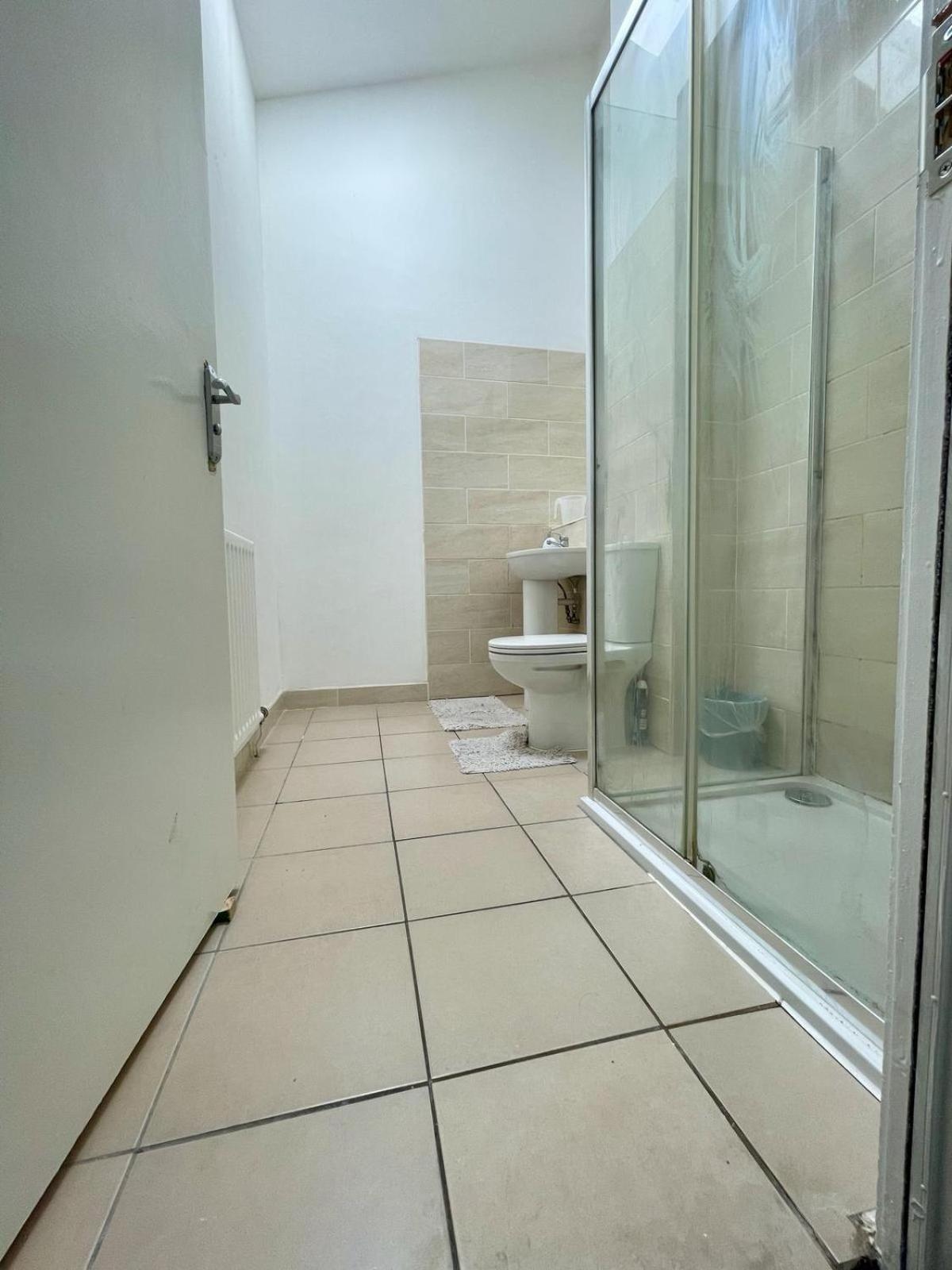 Homestays-Close To Coventry City And University I Free Parking I Wi-Fi Exterior photo